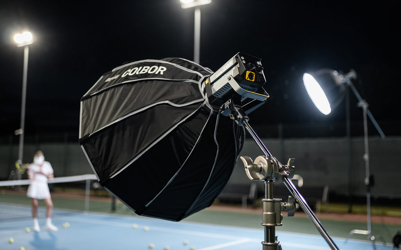 Use of COLBOR CL220R RGB continuous light in content creation